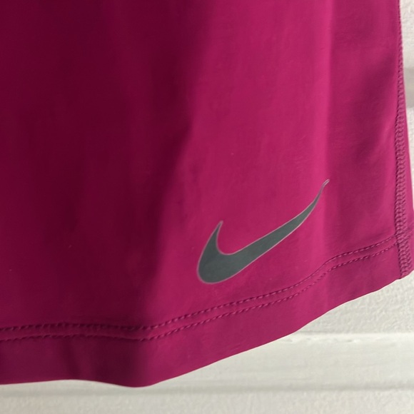 Nike women’s workout top - size XS - Picture 8 of 9